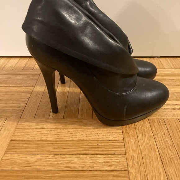 ALDO BLACK LEATHER BOOTIES 🖤 - Picture 2 of 5